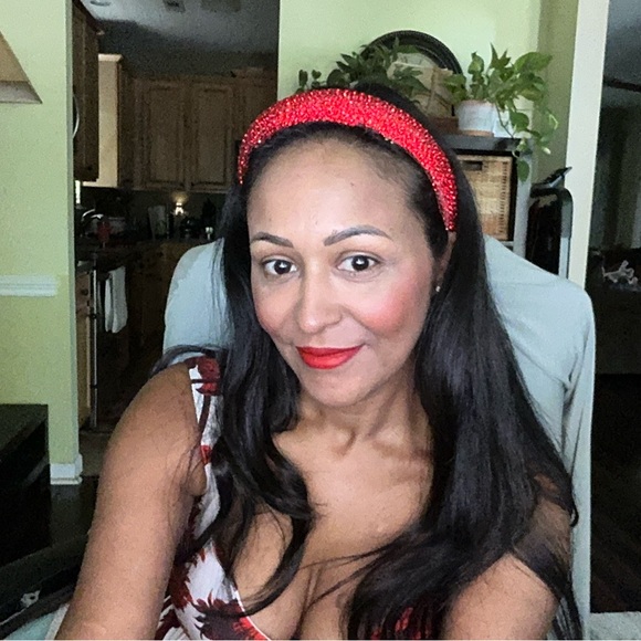 AMY IS LIVE!!!! - Picture 3 of 3